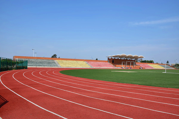 学校操场.jpg