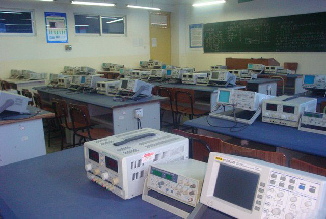 dianzijichuceliangshiyanshi.jpg
